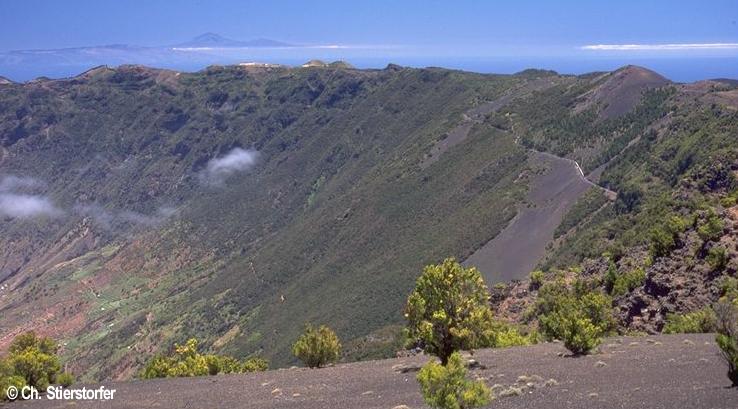 Vista al Este desde el punto ms elevado de El Hierro, el Malpaso